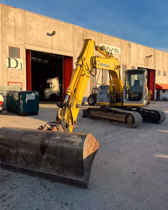Escavatore new holland E145