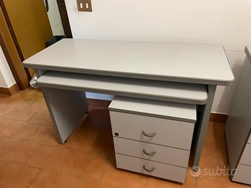 Scrivania ufficio  con 2 cassettiere + 2 sedie rot