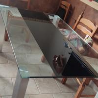 Tavolo in vetro temperato 