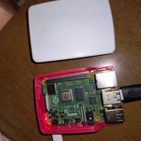 Raspberry pi 4 2gb + custodia + alimentatore
