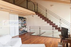 Spaziosa villa bifamiliare moderna