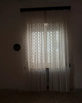 Tende per salotto ricamate