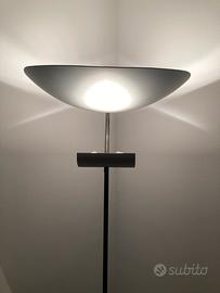 Lampada da terra Zen di E. Gismondi per Artemide