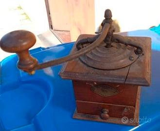 Antico macina caffè