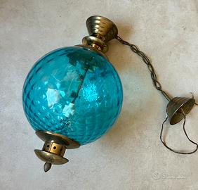 Lampadario vintage 70 palla vetro azzurro e ottone