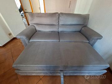 Divano a tre posti apribile grigio chiaro