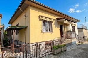 PORZIONE DI BIFAMILIARE A PESSANO CON BORNAGO