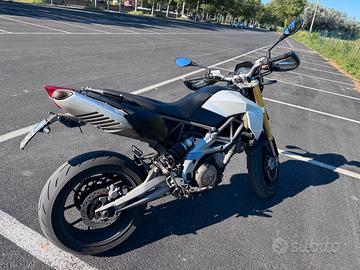 Aprilia Dorsoduro 750