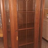 vetrinetta in legno con vetro lavorato 