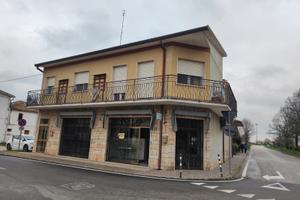 Locali ad uso commerciale posti al piano terra