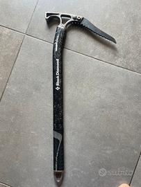 Piccozza tecnica alpinismo