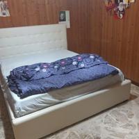 Letto imbottito in pelle