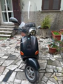 Vespa et4 125