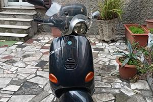 Vespa et4 125