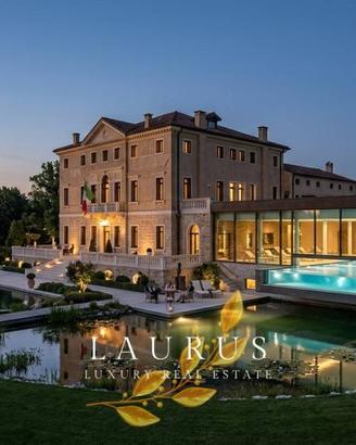 Palazzo / Stabile di 1300 m² con più di 5 locali a