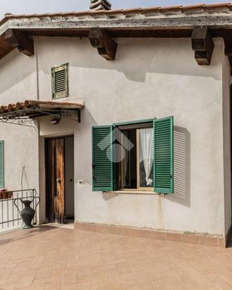 4 LOCALI A CAPRANICA