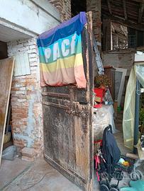 Portone antico ex stalla.