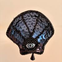 Spilla fatta a mano paillettes nero blu vintage