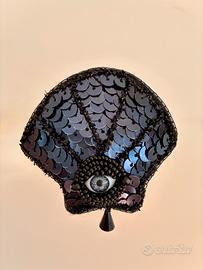 Spilla fatta a mano paillettes nero blu vintage