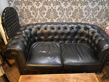 Divano tipo Chesterfileld