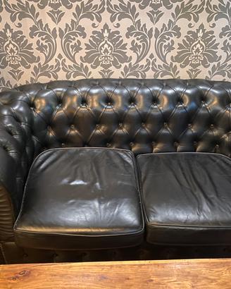 Divano tipo Chesterfileld