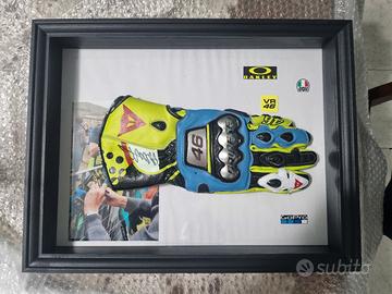 Guanto Dainese Valentino Rossi Autografato 