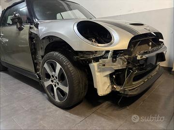 Mini cooper d cabrio incidentato
