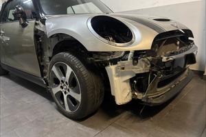 Mini cooper d cabrio incidentato