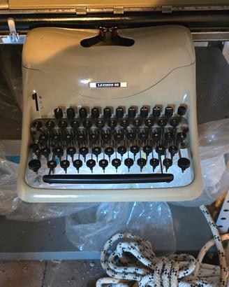 Macchina da Scrivere Olivetti Lexikon 80