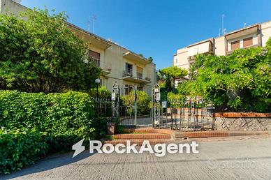 Appartamento di 125 m² con 5 locali e box auto a A