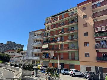 Via salinella in stabile con ascensore