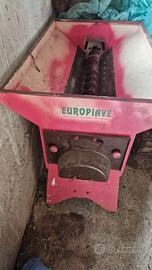 Pigiatrice per uva a cardano