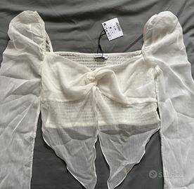 Top bianco leggero con scollo a cuore