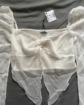 Top bianco leggero con scollo a cuore