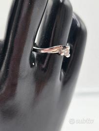 Anello Solitario Valentino in Oro Bianco e diamant