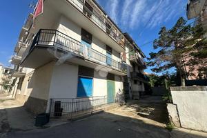 4 LOCALI A VILLAPIANA