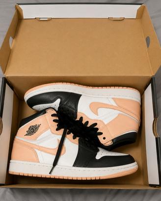 NIKE AIR JORDAN 1 MID
