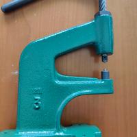 occhiellatrice rivettatrice in metallo