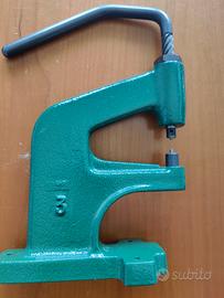 occhiellatrice rivettatrice in metallo