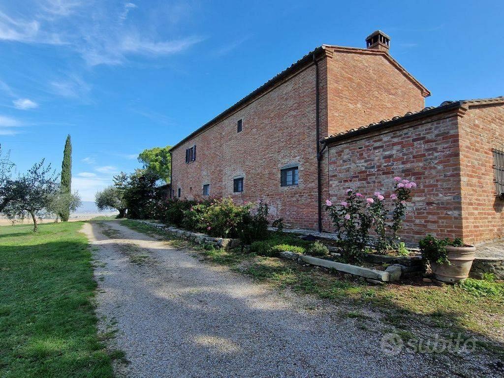 Rustico / Casale di 330 m² con più di 5 locali e b - Vista 3