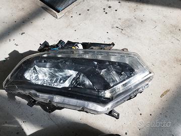 faro anteriore sx Nissan X tril 