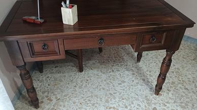 scrivania è libreria