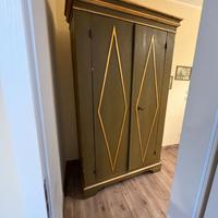 Armadio lucchese laccato in pioppo – inizio XVIII