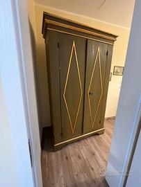 Armadio lucchese laccato in pioppo – inizio XVIII