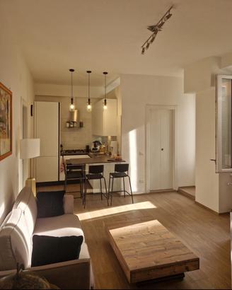 Tavolo in legno allungabile e alzabile