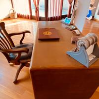 Luigi Gelosa: scrivania, tavolino, armadio e sedia