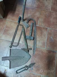 Vecchi attrezzi giardinaggio 