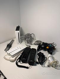 Nintendo Wii - 4 Wii Remote + 2 Nunchuk + GameCube