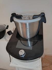 Robot Masterpro ed accessori per cucinare 