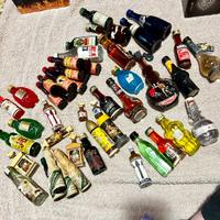 Stock di bottigliette di liquore da collezione